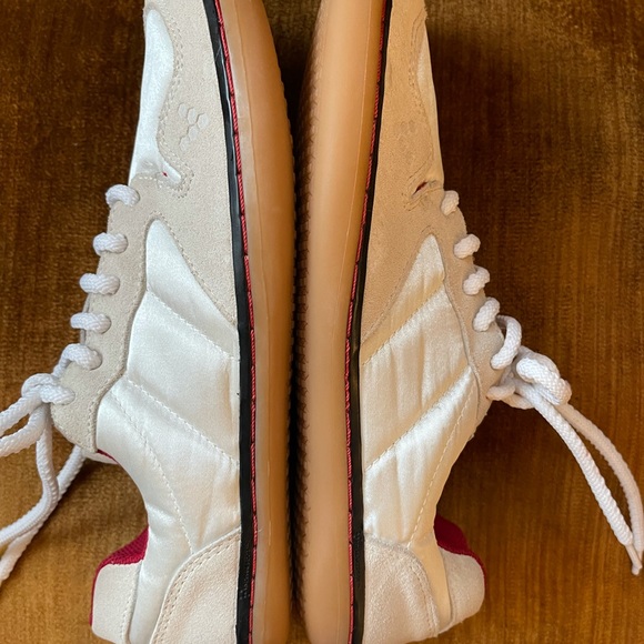 Earth Shoes - Picture 2 of 11